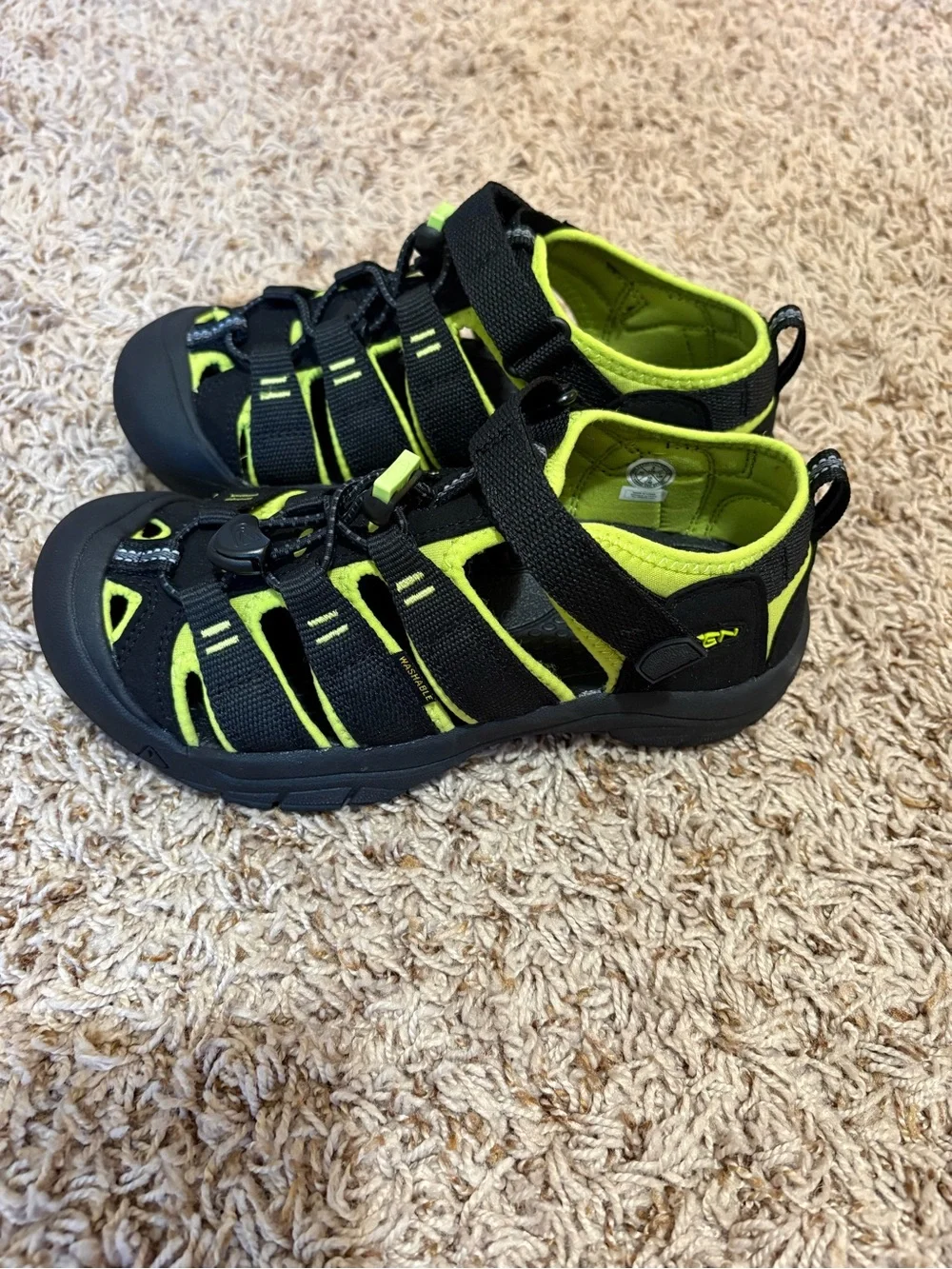 KEEN Big Kids' Newport H2 Boys size 3 NWOT!!